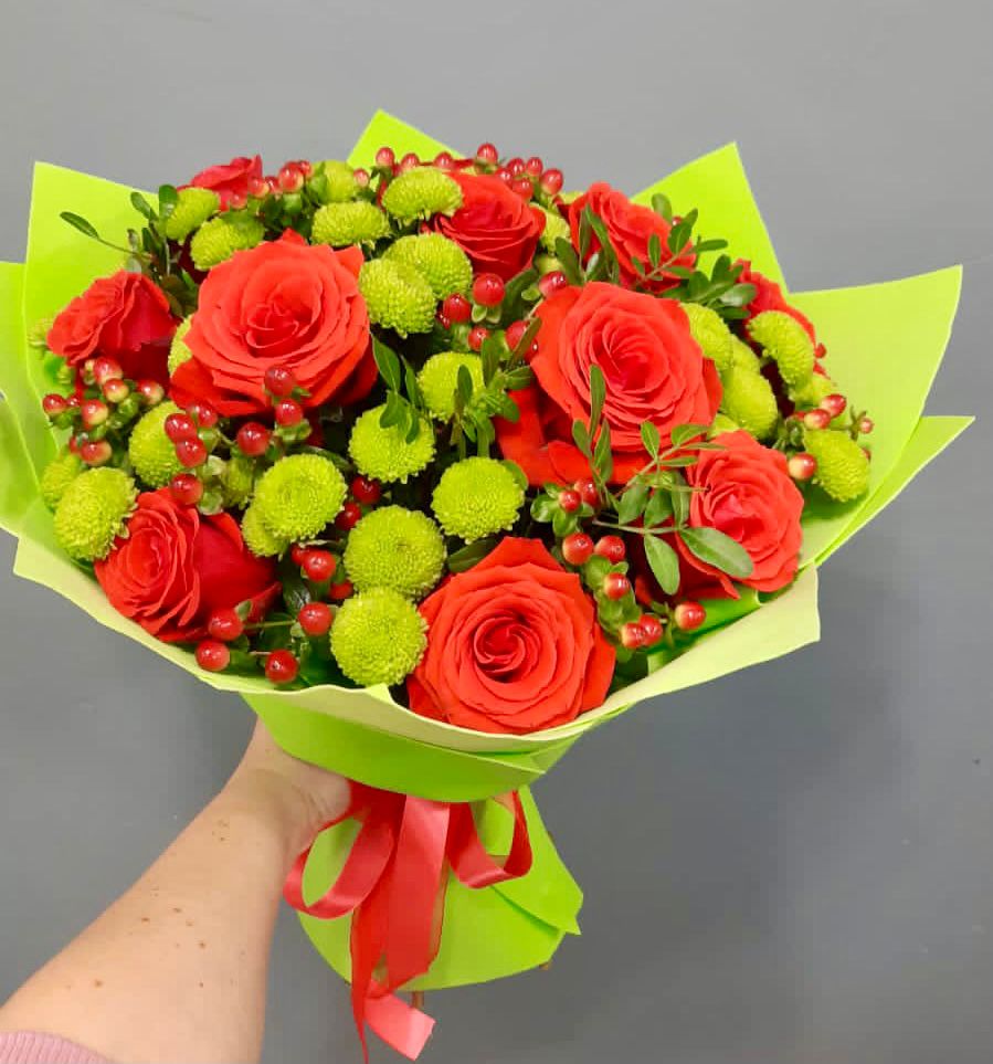 Букет цветов из: Хризантемы и Розы в Горном Ставропольского края