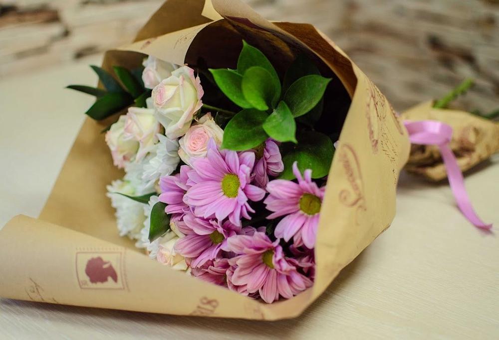 Букет цветов из: Розы и Хризантемы в Горном Ставропольского края