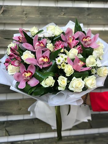 Букет цветов из: Розы и Хризантемы в Горном Ставропольского края