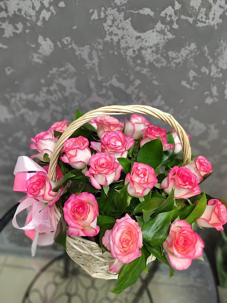 Цветочная композиция из Розы в корзине в Горном Ставропольского края