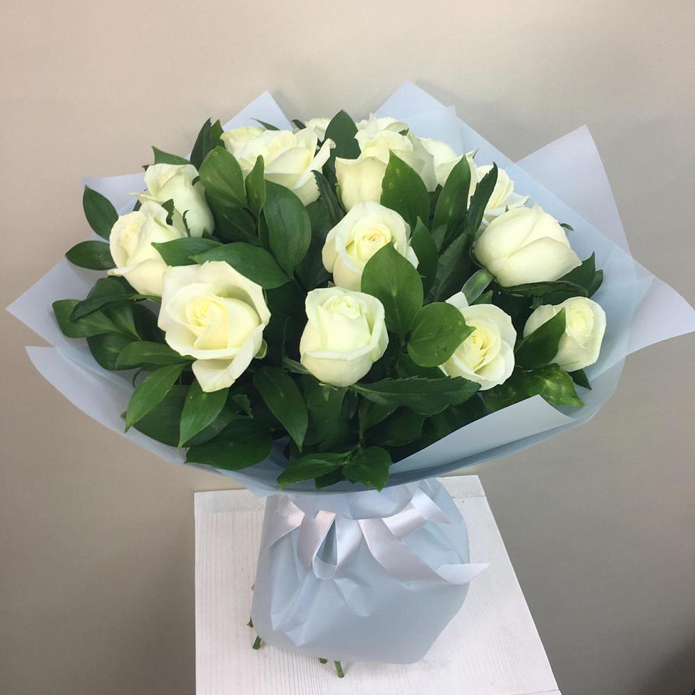 Букет 15 Белых роз Проуд в Горном Ставропольского края