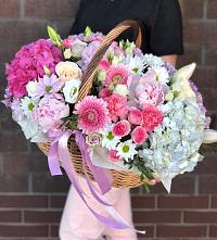 Композиция солнечный день в Горном Ставропольского края Цветочная композиция из Розы, Хризантемы, Пионы и Лизиантусы в корзине в Горном Ставропольского края