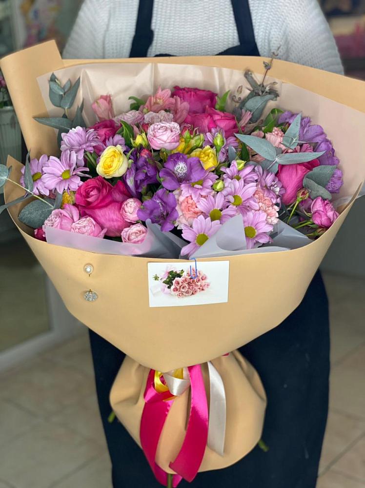 Букет цветов из: Хризантемы, Гвоздики и Альстромерии в Горном Ставропольского края