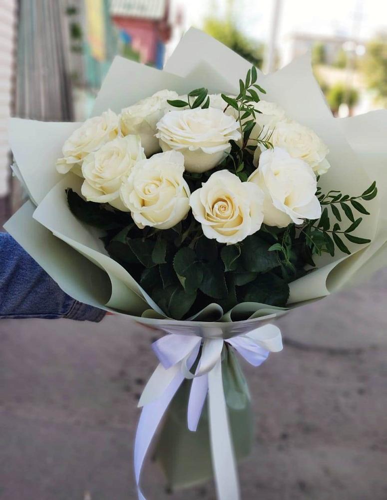 Букет Белые розы Проуд в Горном Ставропольского края