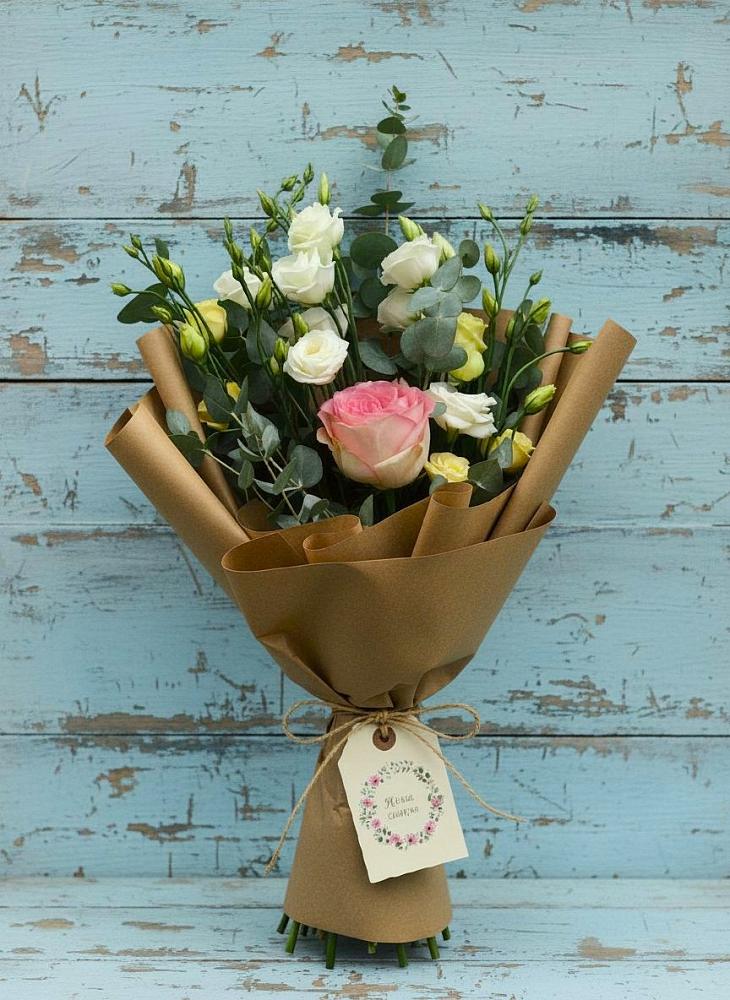 Букет цветов из: Розы и Лизиантусы в Горном Ставропольского края