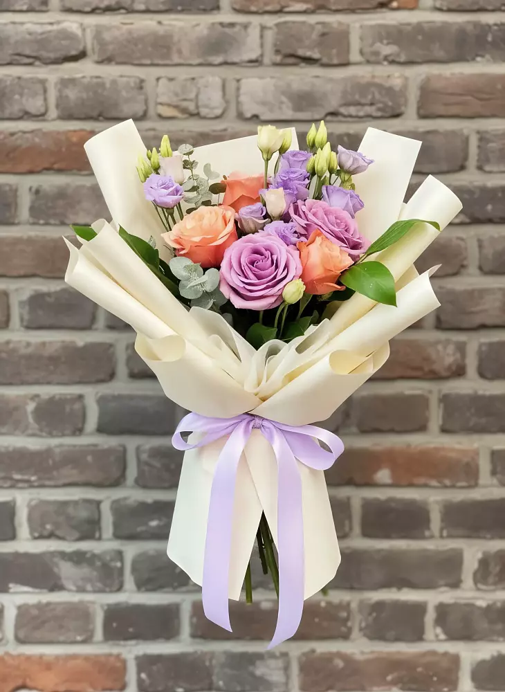 Букет цветов из: Лизиантусы и Розы в Горном Ставропольского края