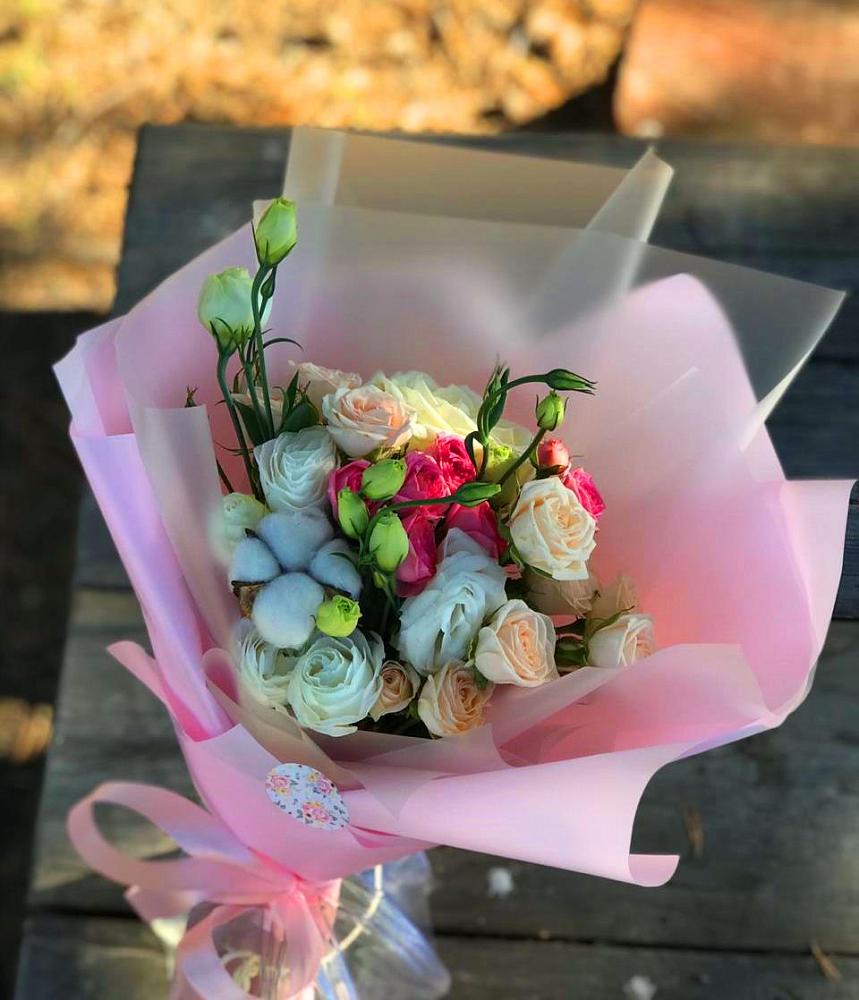 Букет цветов из: Розы и Лизиантусы в Горном Ставропольского края