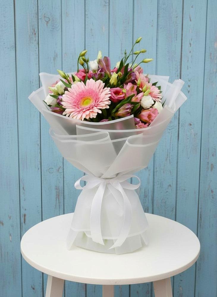 Букет цветов из: Герберы, Альстромерии и Лизиантусы в Горном Ставропольского края