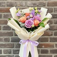 Букет цветов из:  Лизиантусы и Розы в Горном Ставропольского края