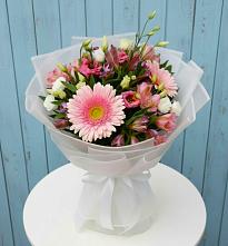 Букет цветов из:  Герберы, Альстромерии и Лизиантусы в Горном Ставропольского края