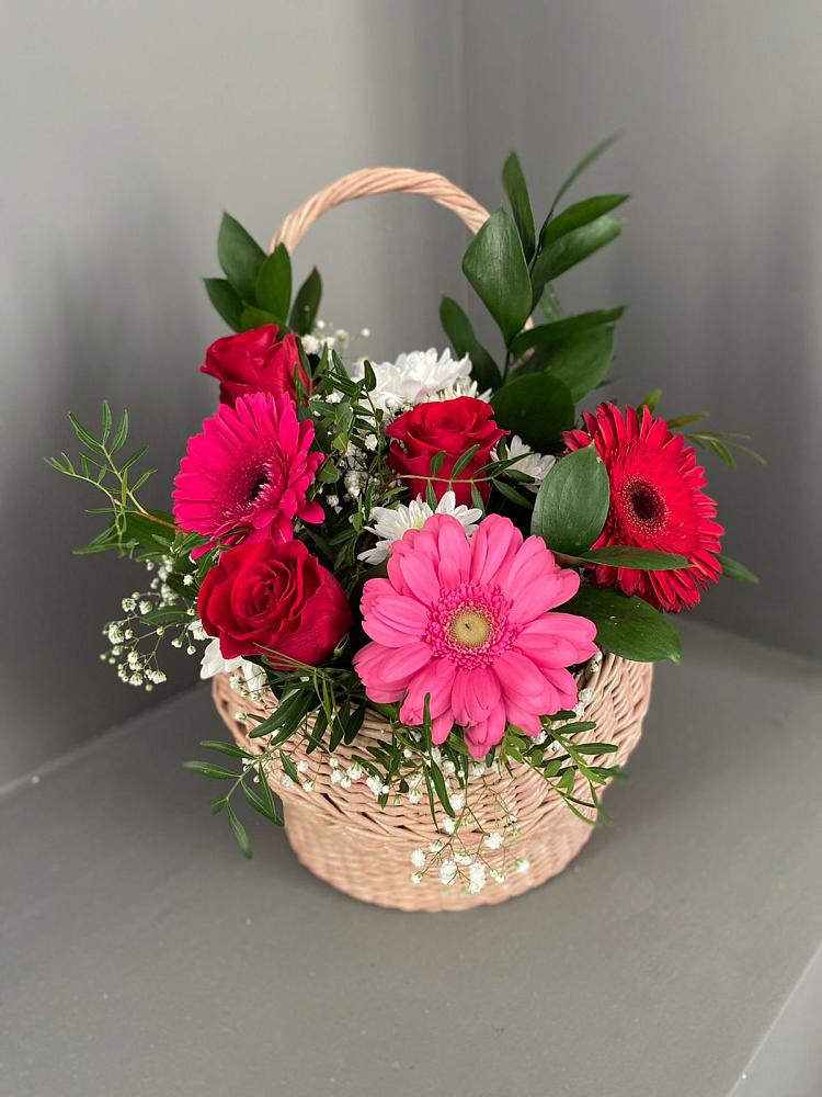 Цветочная композиция из Розы, Хризантемы и Герберы в корзине в Горном Ставропольского края