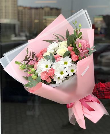 Букет цветов из: Розы, Лизиантусы и Хризантемы в Горном Ставропольского края